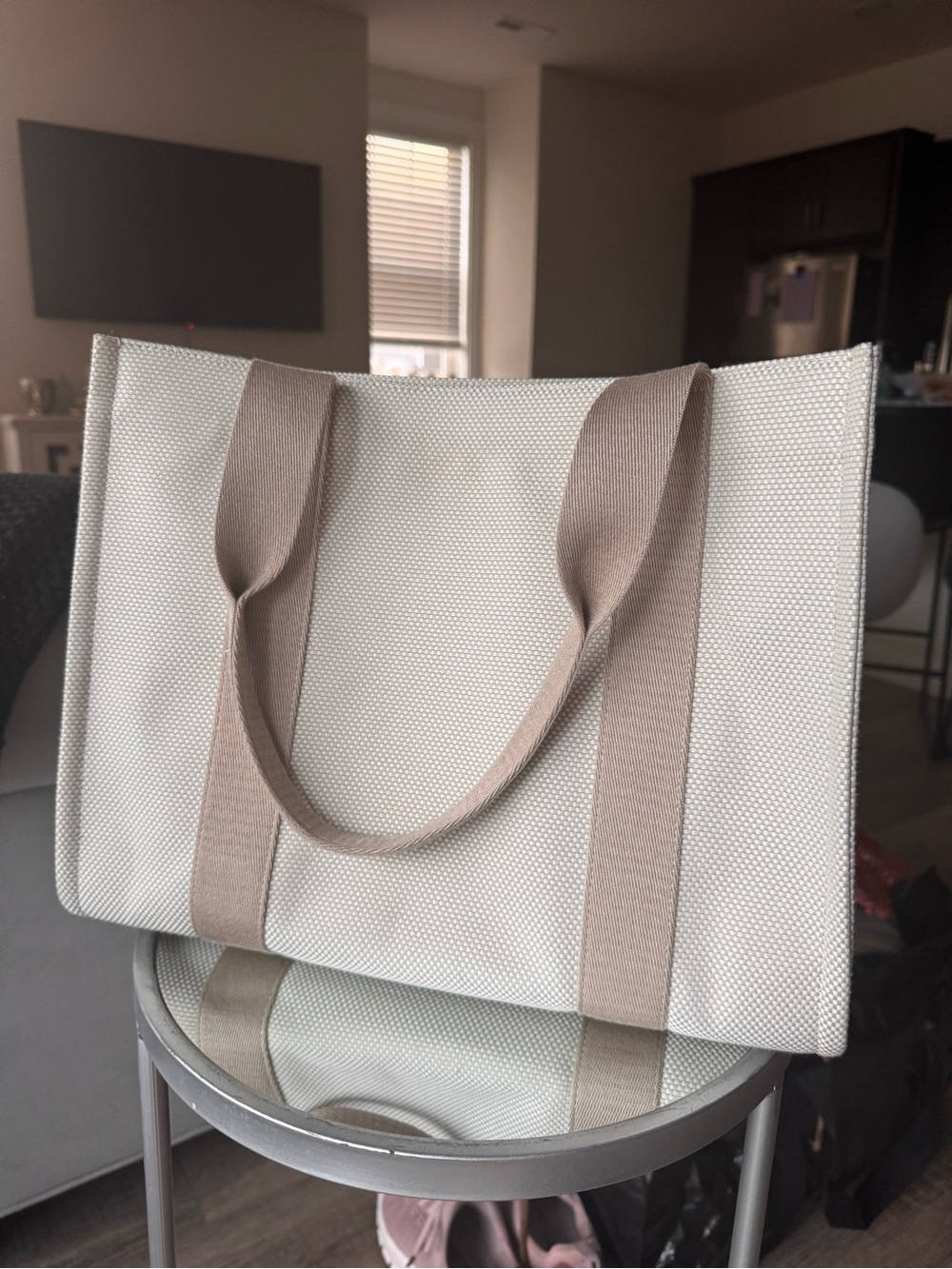 Lululemon Two-Tone Canvas Tote Bag 10L Mojave Tan Light Ivory NWOT - Picture 2 of 5